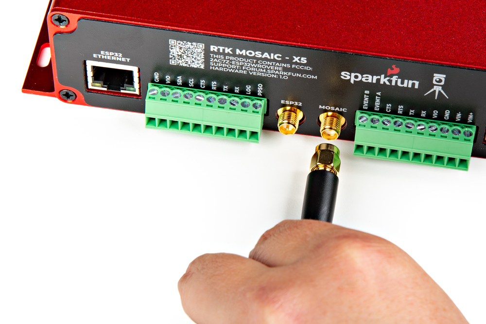 GNSS antenna connected to the device