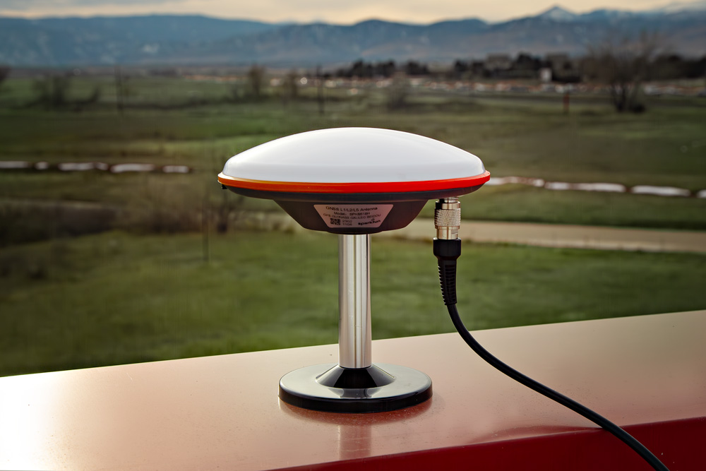 GNSS antenna connected to the 